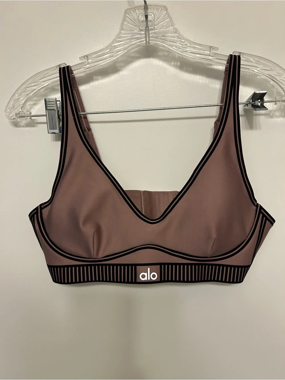 NWOT ALO Yoga Airlift Line Up Bra in Brownstone